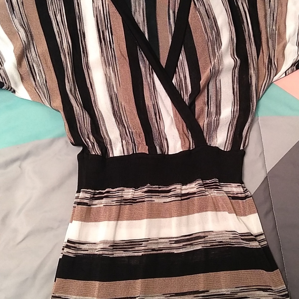 White House Black Market top - Picture 3 of 4